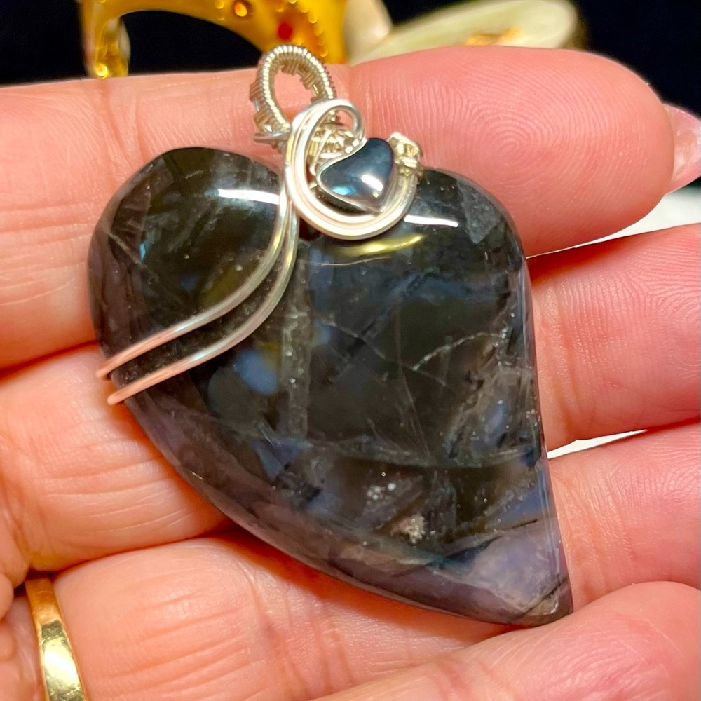 💙🎍artisan genuine bamboo leaf agate with heart accent wrapped pendant